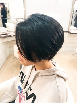 ジア ヘアーアンドネイル グラレイヤーボブ