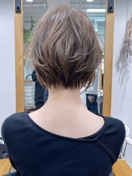 アヴァロン(AVALON) イルミナカラー・絶壁解消・前下がり・ショート・30代40代・猪狩