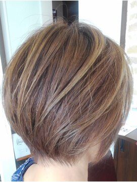 エソラ(esola) ☆秋冬の透明感あるグレージュ系ショート【esola】