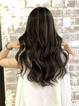 ソル オモテサンドウ 表参道 青山(SOL . OMOTESANDO) 20代インナーカラーケアブリーチイヤリングカラーハイライト