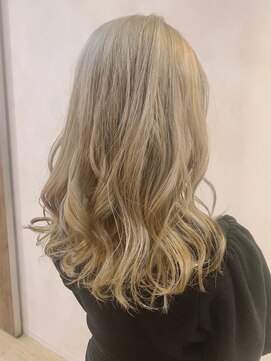 マリン(Marine) 20代30代ハイトーンベージュカラー