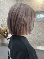ミルクティーベージュショートボブ切りっぱなしボブタッセルボブ