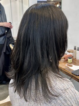 ファルベ(Farbe) 簡単で綺麗に見えるワンカールレイヤーカットオリーブ