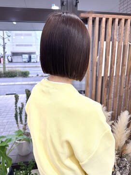 ラフ(laugh) パツッとミニボブ / ブラウンカラー