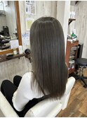 オリーブグレージュ