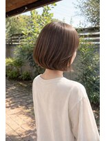 テントヘアー(tent hair) 自然光に映える、やわらかショートボブ