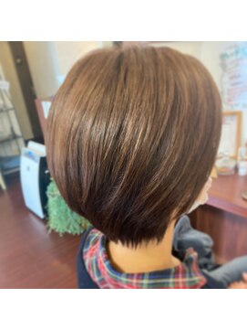 ヘアメイク ポコ ア ポコ(Hair make poco apoco) 前下がりショートボブ［生駒市美容室］［40代50代60代］