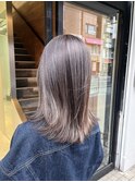 派手すぎない細めのハイライト/グレージュ×艶髪