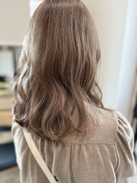 クウ(cuu) やわらかベージュ/白髪ぼかし