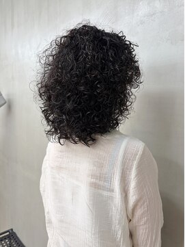 トオ(TOH) ロングハードパーマカーリーヘアスパイラルパーマくるくるパーマ