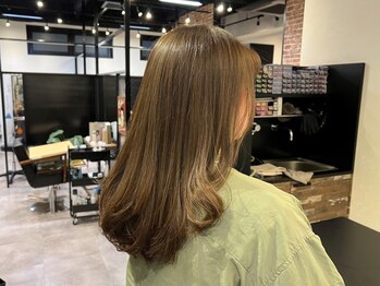 ロール(ROLE)の写真/【白髪染めに見えないお洒落なカラー】初めての白髪染めはROLEへ。頭皮と髪を守るお洒落なヘアスタイルに◎