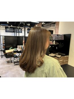 【白髪染めに見えないお洒落なカラー】初めての白髪染めはROLEへ。頭皮と髪を守るお洒落なヘアスタイルに◎