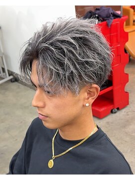 リップス 吉祥寺店 (LIPPS) ホワイトシルバーアッシュバレイヤージュサーフフェザーショート