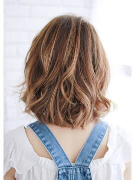 シュシュット(chouchoute) 大人ガーリーミディアムレイヤー似合わせカットダークアッシュ03