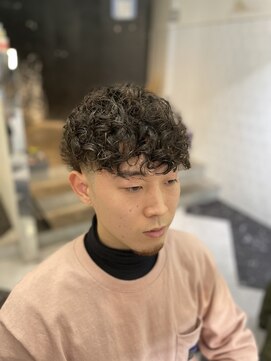 メリケンバーバーショップ フクオカ(MERICAN BARBERSHOP FUK) スパイラルパーマフェード