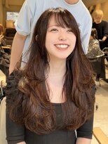 ティア(Tia.)&nbsp;（ロングレイヤーカット/内巻きワンカール/前髪/小顔）