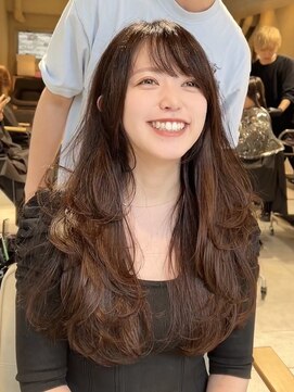 ティア(Tia.) （ロングレイヤーカット/内巻きワンカール/前髪/小顔）