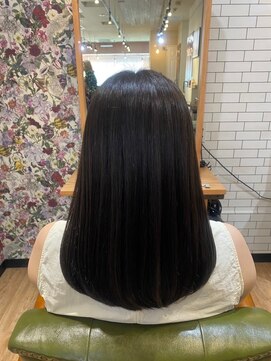 オーストヘアジジ(Aust hair Gigi) 暗めアッシュ