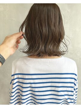 キチ(kichi.) [kichi.] ゆるふわミディアム×くすみベージュ