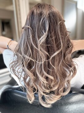 ジーレ(jiire) 白髪ぼかしハイライト　バレイヤージュ