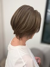 ジエクトアイロ 江坂駅前&nbsp;似合わせショートボブ/白髪ぼかしハイライト/ベージュ/40代50代