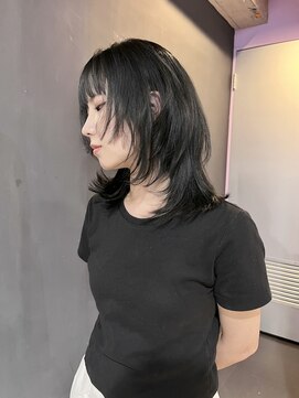 シリー(Silly) sheer blackとレイヤーカット