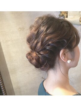 アティック ヘアーデザインアンドリラクゼーション(attic hair design&relaxation) ふんわり　アップ　編み込みスタイル