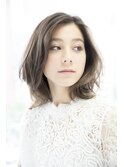 【品良く抜け感プラス】さりげなく上品さを感じるくびれスタイル