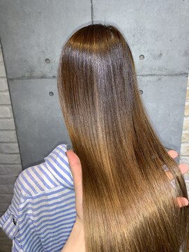 リーホリエ(Lee Horie) 丁度いい大人っぽさ