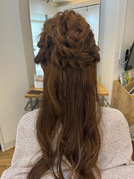 ブルーム(BROOM) ハーフアップ