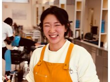 女性スタイリストも活躍しております！柔らかい雰囲気の店内です