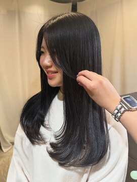 ニーイチイチ(211) ローレイヤー/黒髪