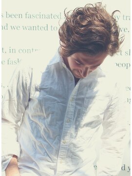 ワースホワイル(WORTH WHILE) 刈り上げセンターパートサーフカール波巻きツイストスパイラル