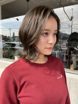 ネバーランド(NEVERLAND)の写真/「‐5歳の魔法」明るい白髪染めで大人女性の魅力を引き出す。白髪を活かす技術で上品な艶髪へ!