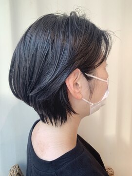 ネオリーブ シュシュ 神保町店(Neolive susu) 畠山雄大 大人可愛いひし形美人ショート・ブルーブラックカラー