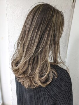 ムーンジェジェ(moon jeje) 白髪ぼかしハイライト、バレイヤージュ★藤原