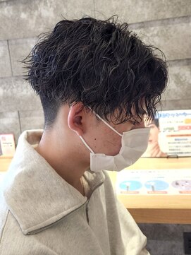 ニアウ 伊勢崎連取店(Niau) 刈り上げセンターパート波巻きパーマツイストスパイラルパーマ