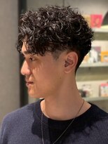 メンズサロン ブロック(Men's Salon bloc)&nbsp;センターパート ツイストパーマ 眉毛カット ツーブロック 30代