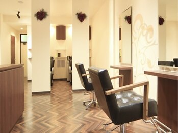 カラリ 西条店の写真/《少人数制SALON》女性Stylistだから話せる髪の悩み。丁寧な施術とオーガニックカラーで髪も心も癒されて◇