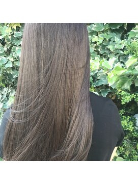 クルミ(kurumi) 「育てるカラー」で光に透けるグレージュ