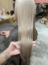 どんなくせ毛も１度でキレイに伸ばし自然なツヤ髪にする酸性ストレート(髪質改善ストレート)へのこだわり＊