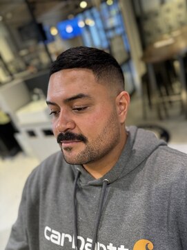 フランクスバーバーザスタンド(Frank’s barber the stand) クロップミドルフェードE