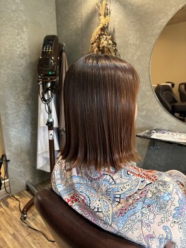 ボンズ(li.bonds) 外ハネ切りっぱなしボブ【滋賀・守山・髪質改善】