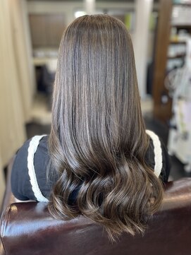 ヘアーサロン ノルテ(Hair Salon NORTE) 赤味とオレンジ味を抑えるオリーブアッシュ/艶ロング