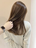 レジナヴィータ 栄(Reginavita)&nbsp;ミディアムレイヤー 韓国ヘア 顔周りレイヤー グレージュ 透明感