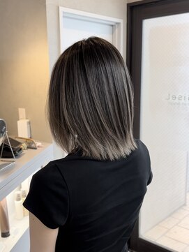 ジゼル 小倉(GiseL) バレイヤージュ/切りっぱなしボブ/ホワイトベージュ