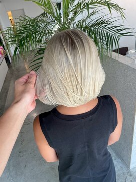 キング 心斎橋店(K!ng) ハイライトカラーミルクティーベージュレイヤーカット