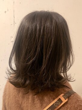 ビーチ(BEACH) 【BEACH/チナツ】外ハネミディ