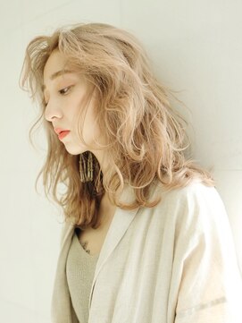 アルバム 銀座(ALBUM GINZA) ベージュロング_ウェーブパーマフォギーベージュ耳かけ_ba294951