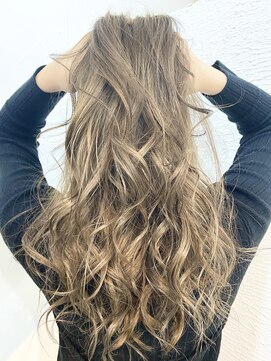 ラビス 浦和(Lovis) 魅力倍増カール/セミディ/シアーカラー/ダークアッシュ/姫カット